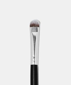 E123: Eyeliner Blending Brush